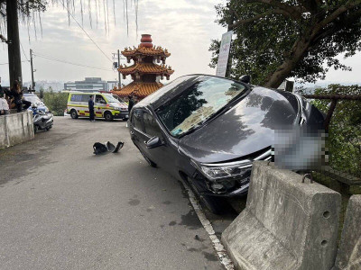 初一走春出事了！桃園7旬翁誤踩油門 連撞3車傷及路過母子