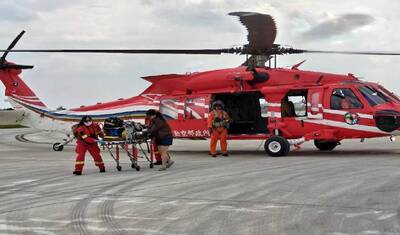 綠島男子車禍骨折 黑鷹直升機後送台東就醫
