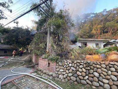 苗栗知名景點華陶窯火警！倉庫堆紙張助長火勢