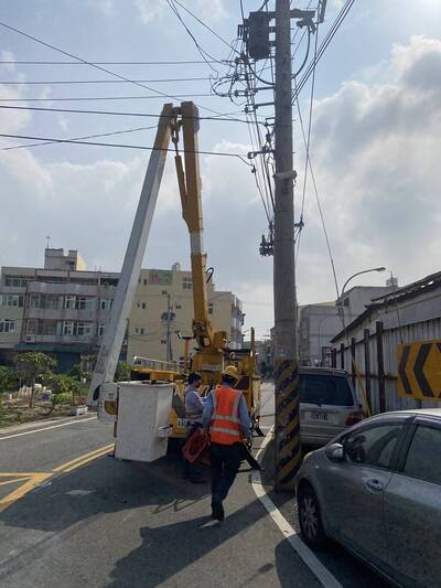彰化台電人員高空作業遭高壓電擊  搶救後恢復心跳
