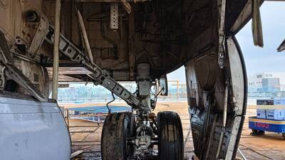 華航起落架夾死維修員 檢曝死者致命傷 3主管涉過失致死、5萬交保