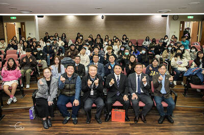 基隆港郵輪產業夯 海大與旅行社簽約合作