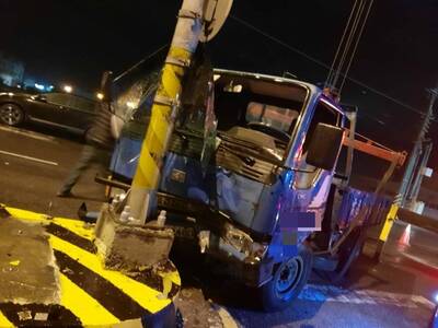 台1線直走卻撞上分隔島 受傷貨車駕駛涉酒駕被送辦