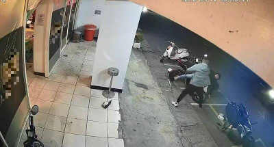 台東飛車槍擊案續集！球棒隊、長刀大亂鬥 6人砸店被2人砍退