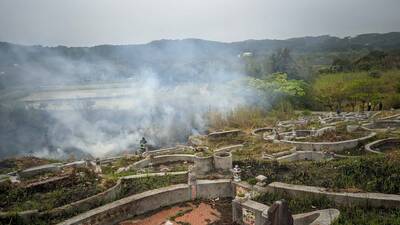 通霄公墓火警 兄弟檔否認縱火仍依公共危險罪移送