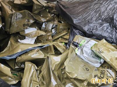 馬公漁港碼頭出現廢棄口糧 澎防部：虎井駐軍忙救災導致受損