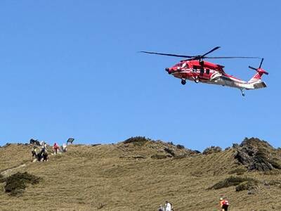 6旬翁登石門山突倒地 直升機吊掛送醫搶救不治